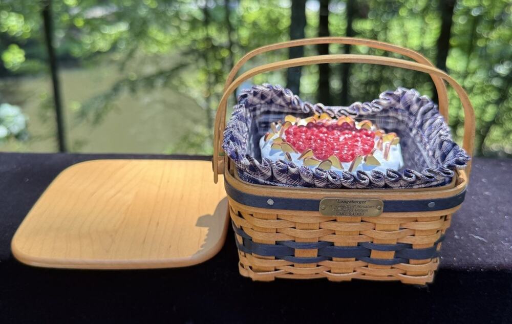 Longaberger 2002 J W Miniature Cake Basket Liner Protector Lid & Cake Mint!